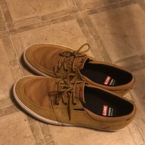Globe mustard gold, size 9.5